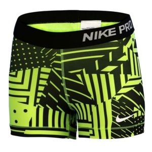 Women’s Nike Pros size medium